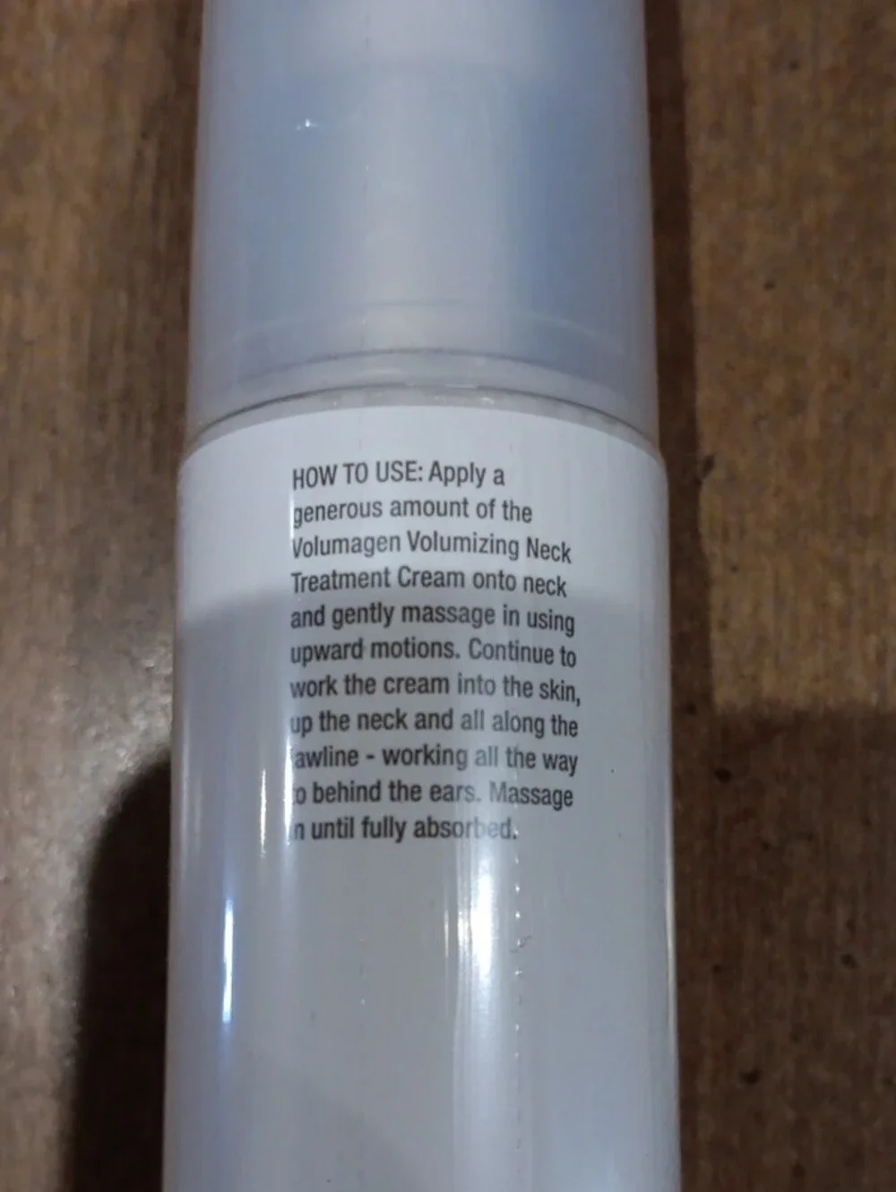 Volumizing Neck Treatment Cream — White